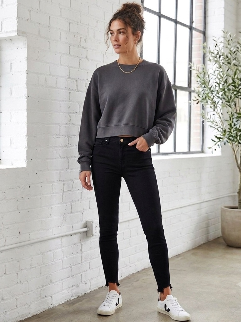 Frame Women's Le Skinny de Jeanne Size 24 Rough Hem. Style # LSJSR403.